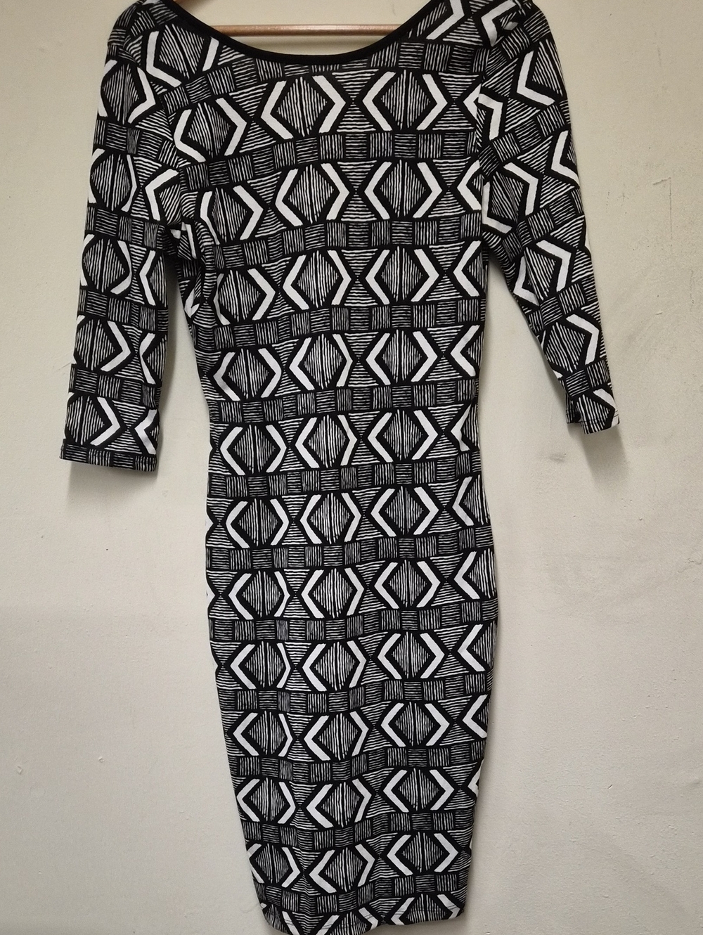 Black and White Geometric Long-Sleeve Bodycon Dress Size L